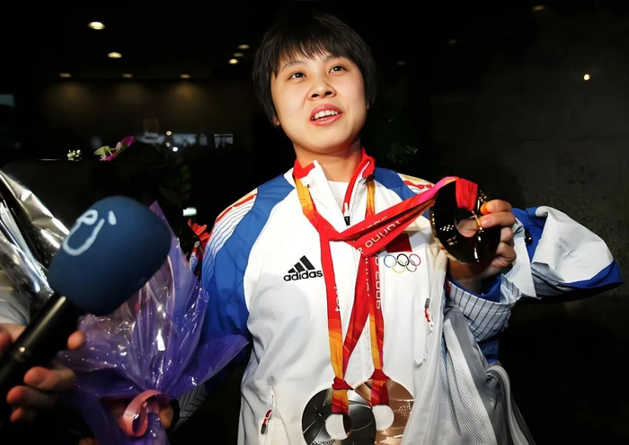 v站-42岁的王濛，除了没结婚，人生全是天花板|短道速滑|冬奥会|王蒙|米兰冬奥会|运动员_新浪体育_新浪新闻