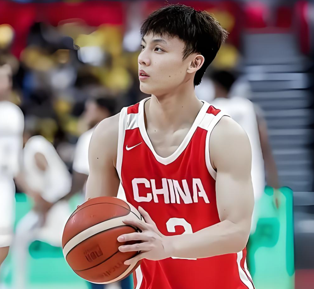 v体育-晚上10点！中国男篮最新大名单出炉：徐杰和庞峥麟入选，周琦无缘