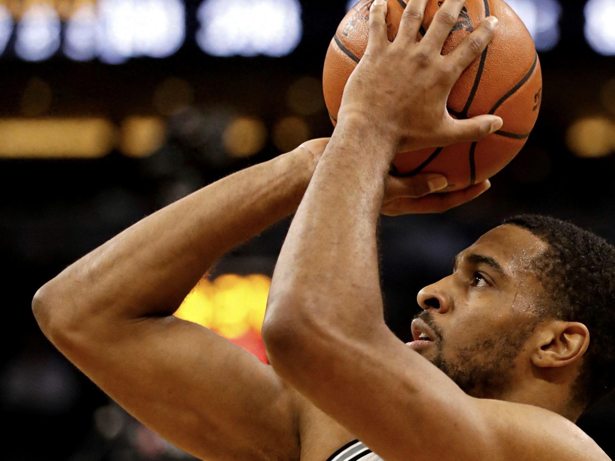 v站体育-残阵狂胜23分！山西84-61双杀四川 法耶准四双统治全场