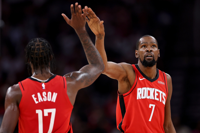 v体育-杜兰特全联盟最稳之一，伊森谢泼德全面回暖，乌度卡改变策略凑效|投篮|火箭|凯文·杜兰特|尼克斯|NBA常规赛_新浪新闻