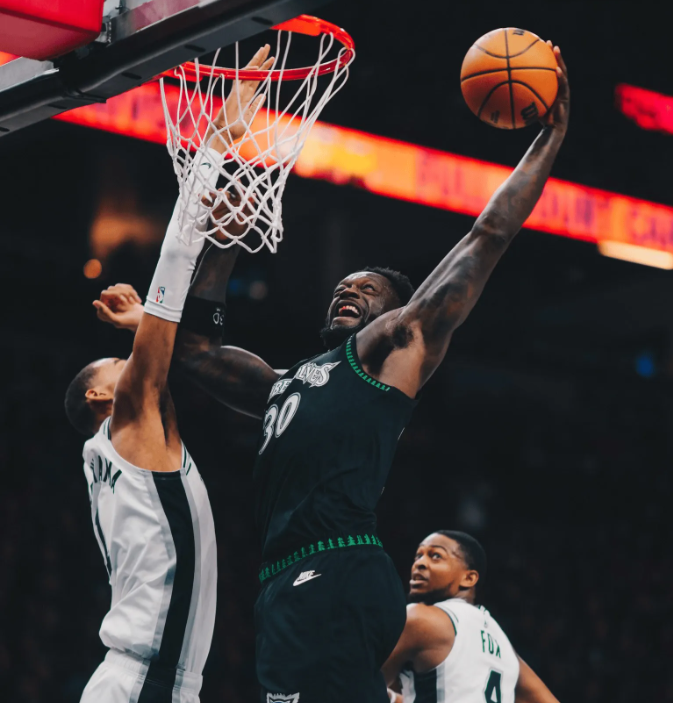 v站-文班37+15+5帽创NBA历史第一神迹！马刺2-1复仇森林狼，麦丹22中5